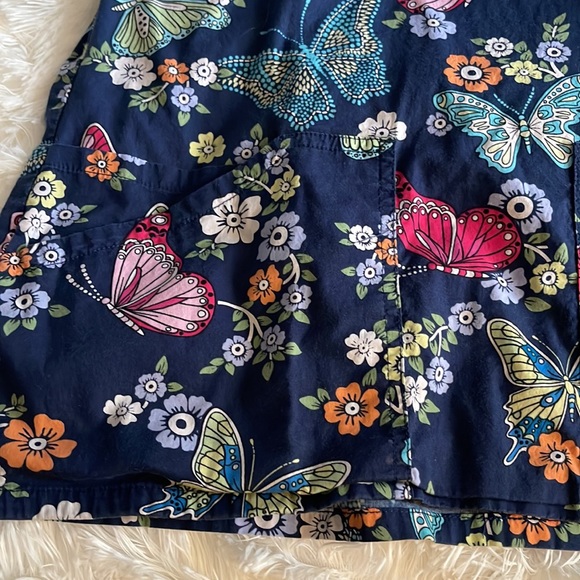 Scrub top with 2 pockets - Picture 2 of 2